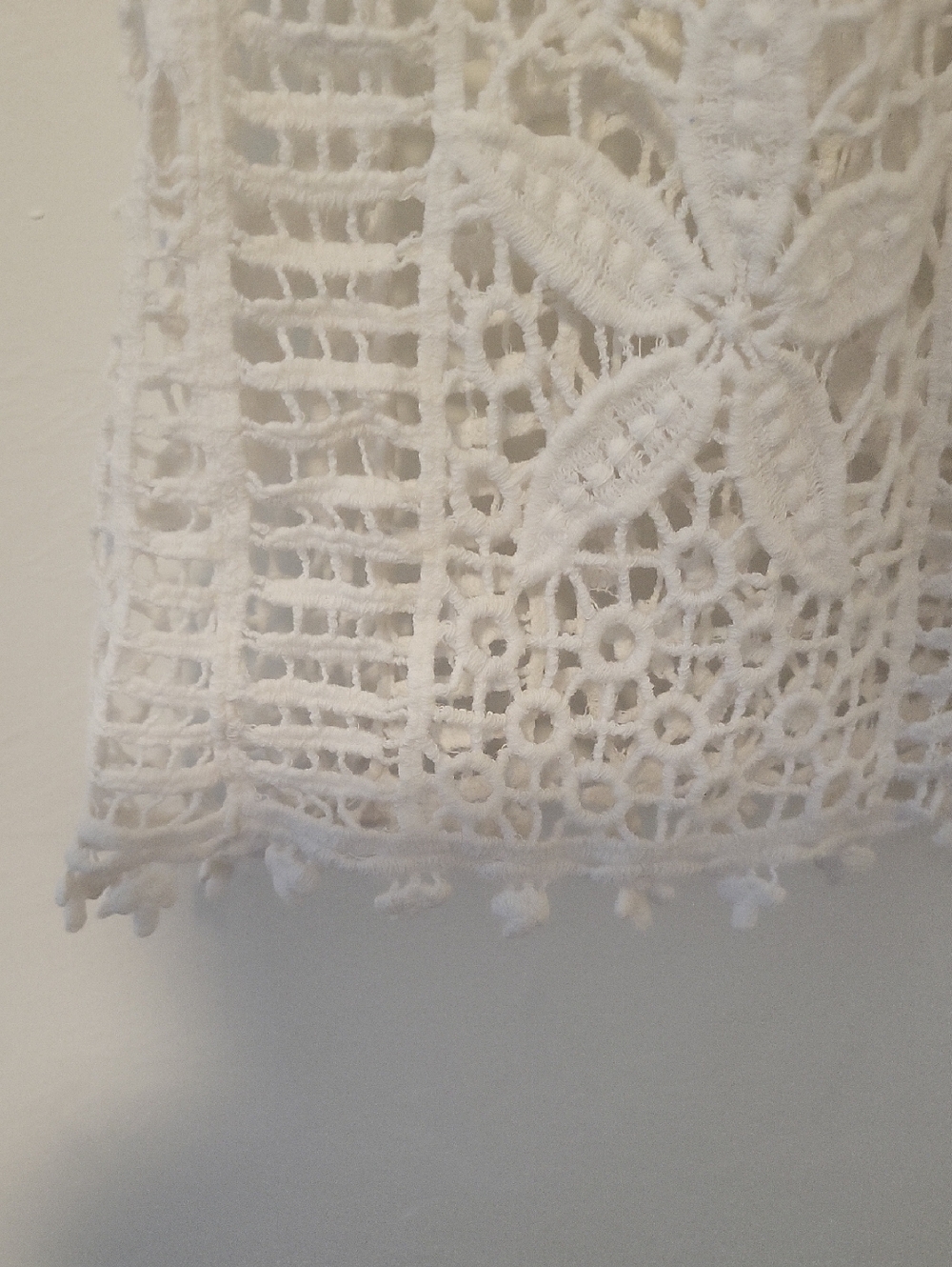 White Crochet Sleeveless Coverlet SZ MED - Picture 3 of 5